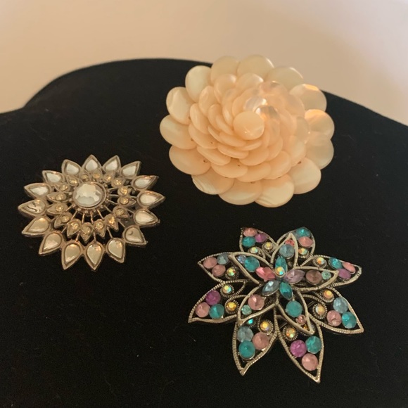 Accessories - Brooches Pearl Shell and Rhinestone Set Of 3